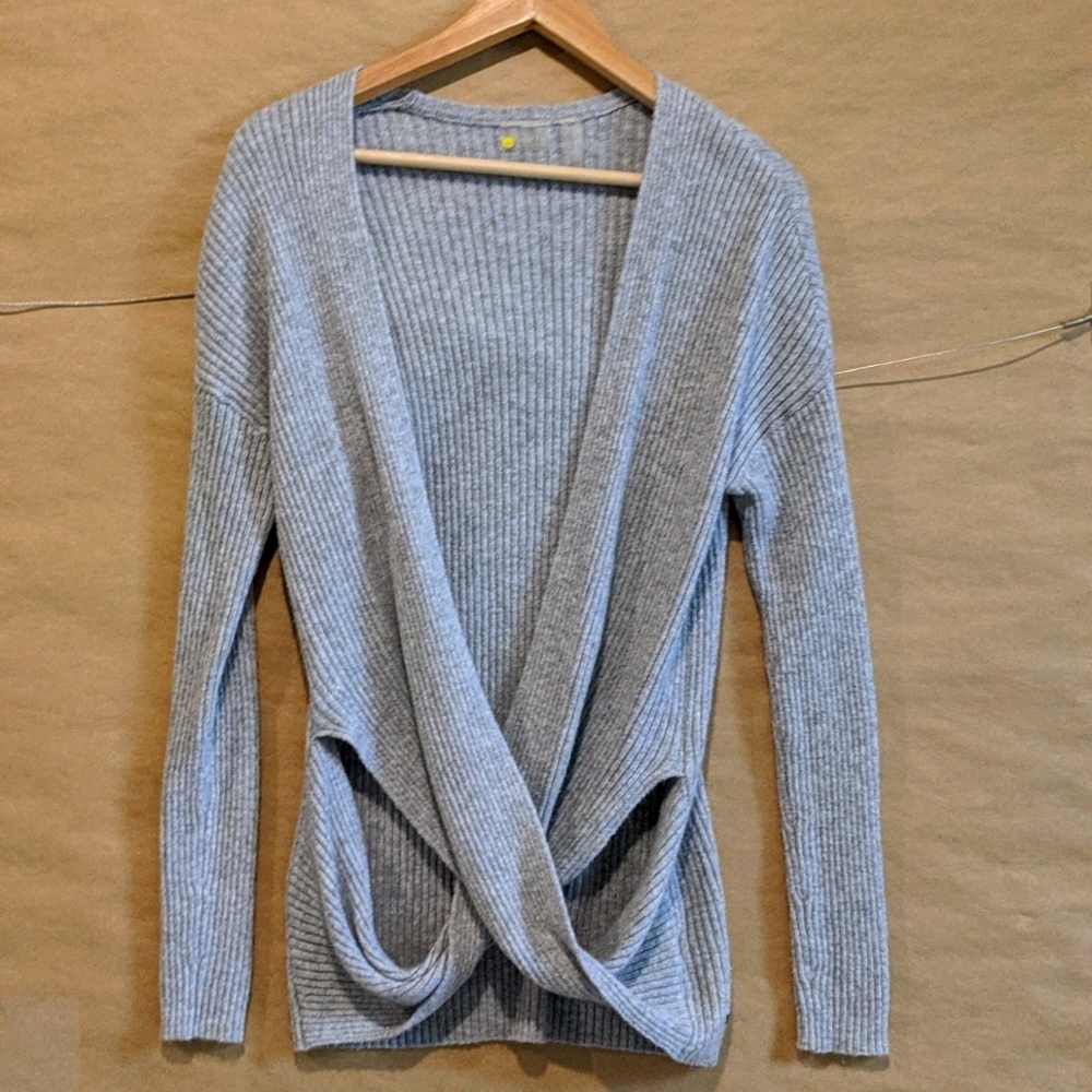 Chic women's sweater